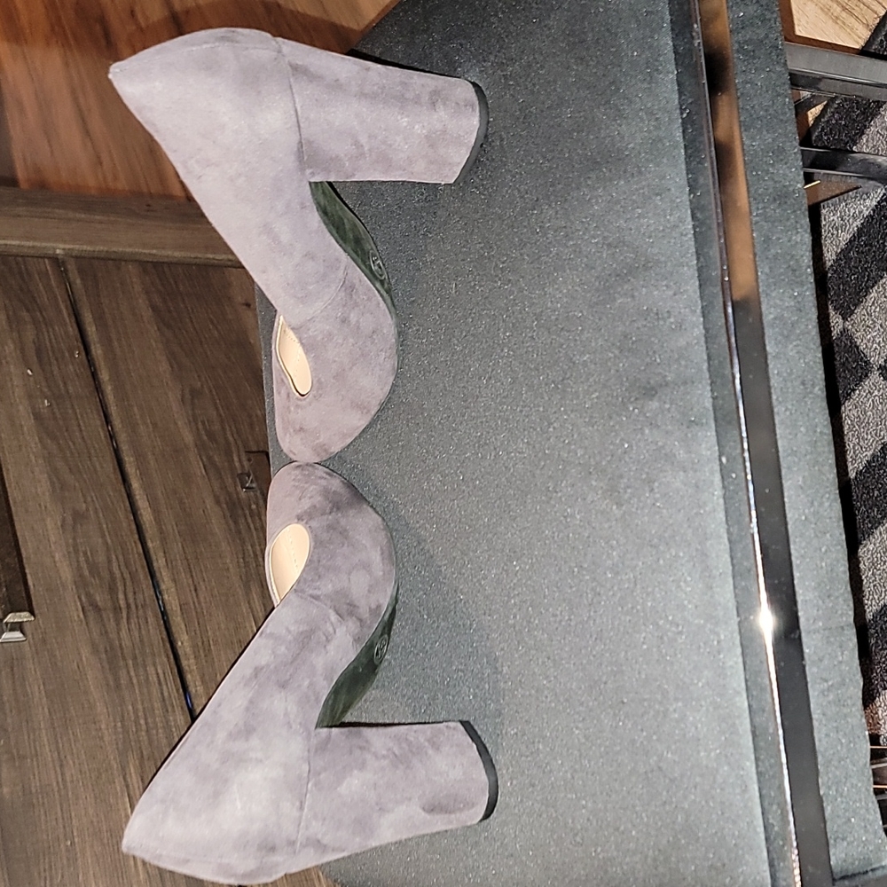 Heels - Picture 3 of 6